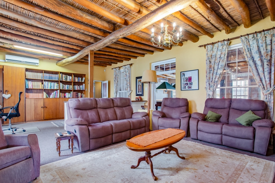 5 Bedroom Property for Sale in Uitsig Western Cape